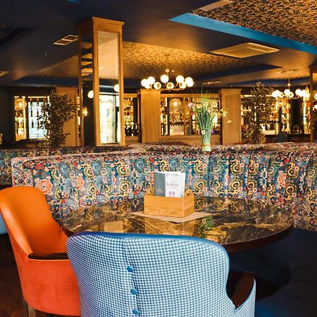 גורי Amber Springs Hotel מראה חיצוני תמונה