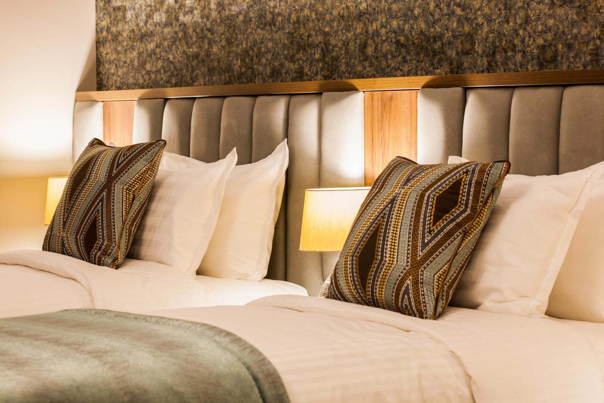 גורי Amber Springs Hotel מראה חיצוני תמונה