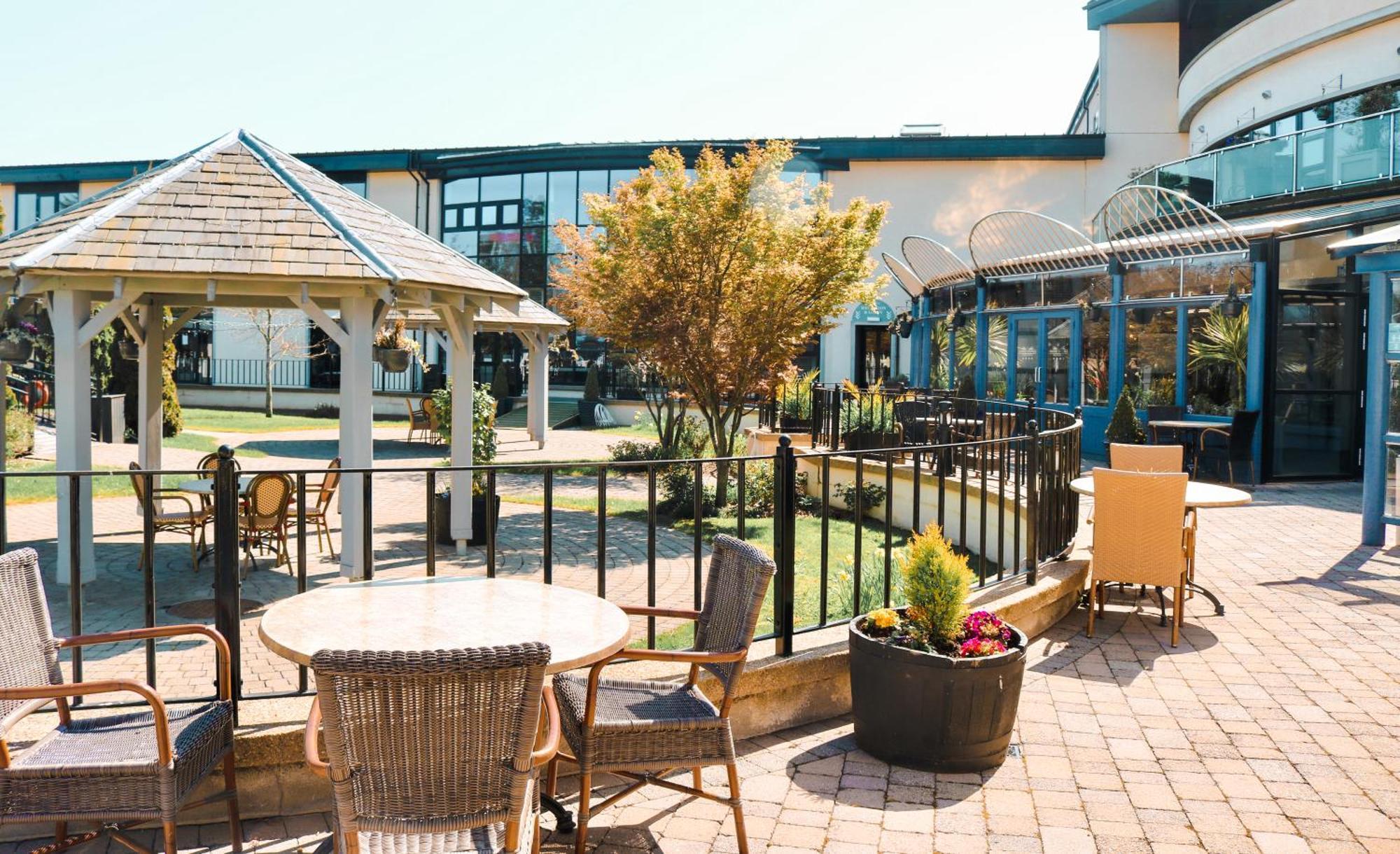 גורי Amber Springs Hotel מראה חיצוני תמונה
