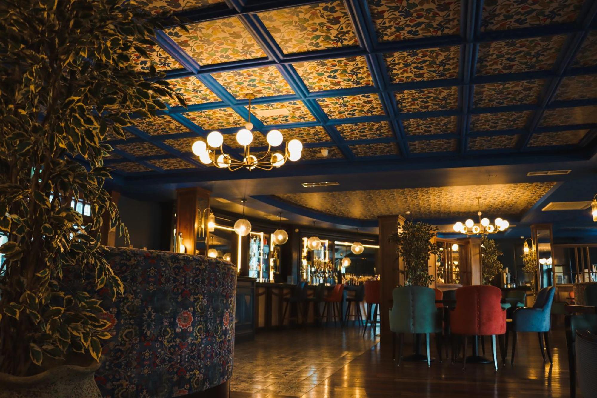 גורי Amber Springs Hotel מראה חיצוני תמונה