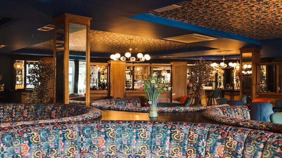גורי Amber Springs Hotel מראה חיצוני תמונה